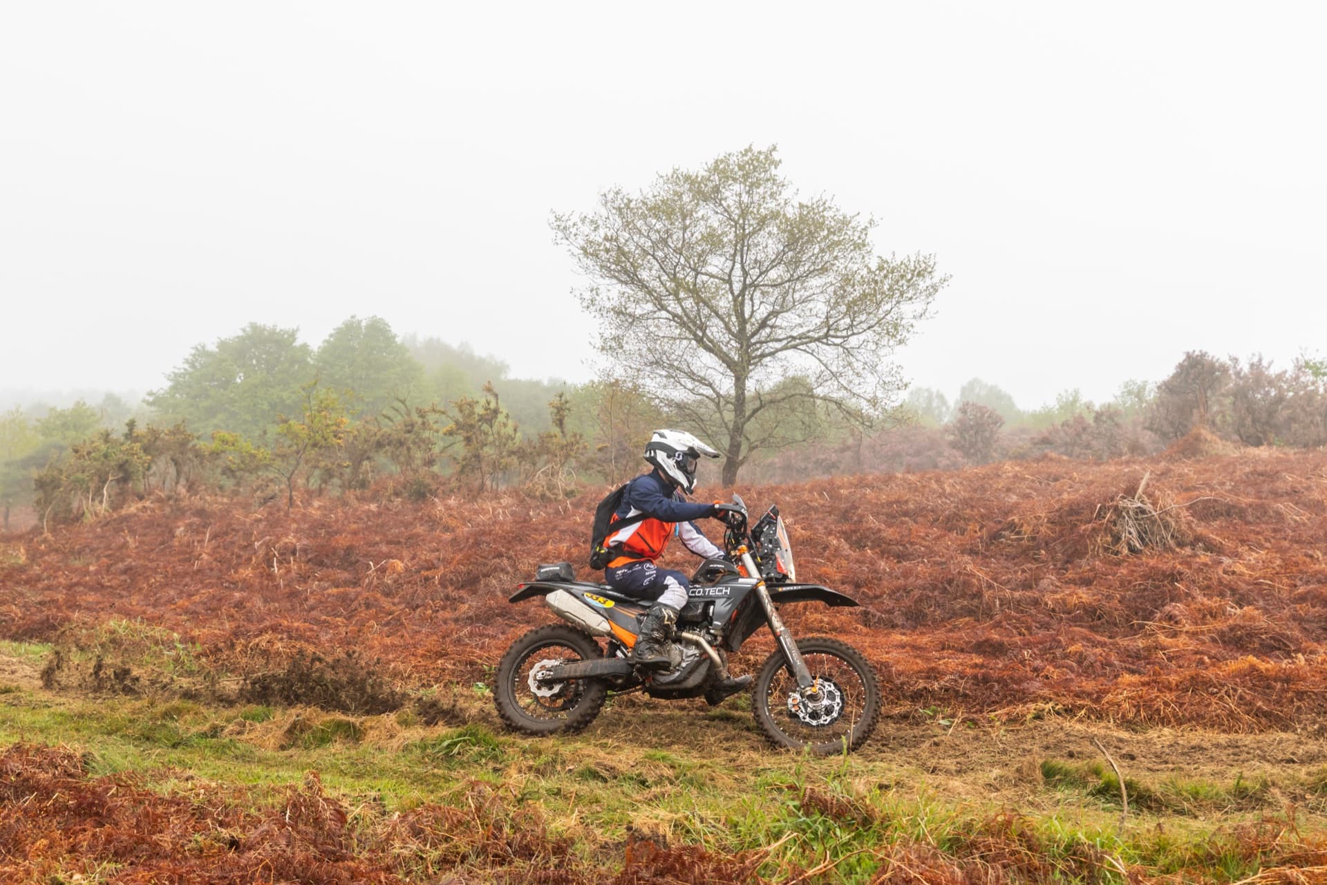 Enduro rally action — stage 2