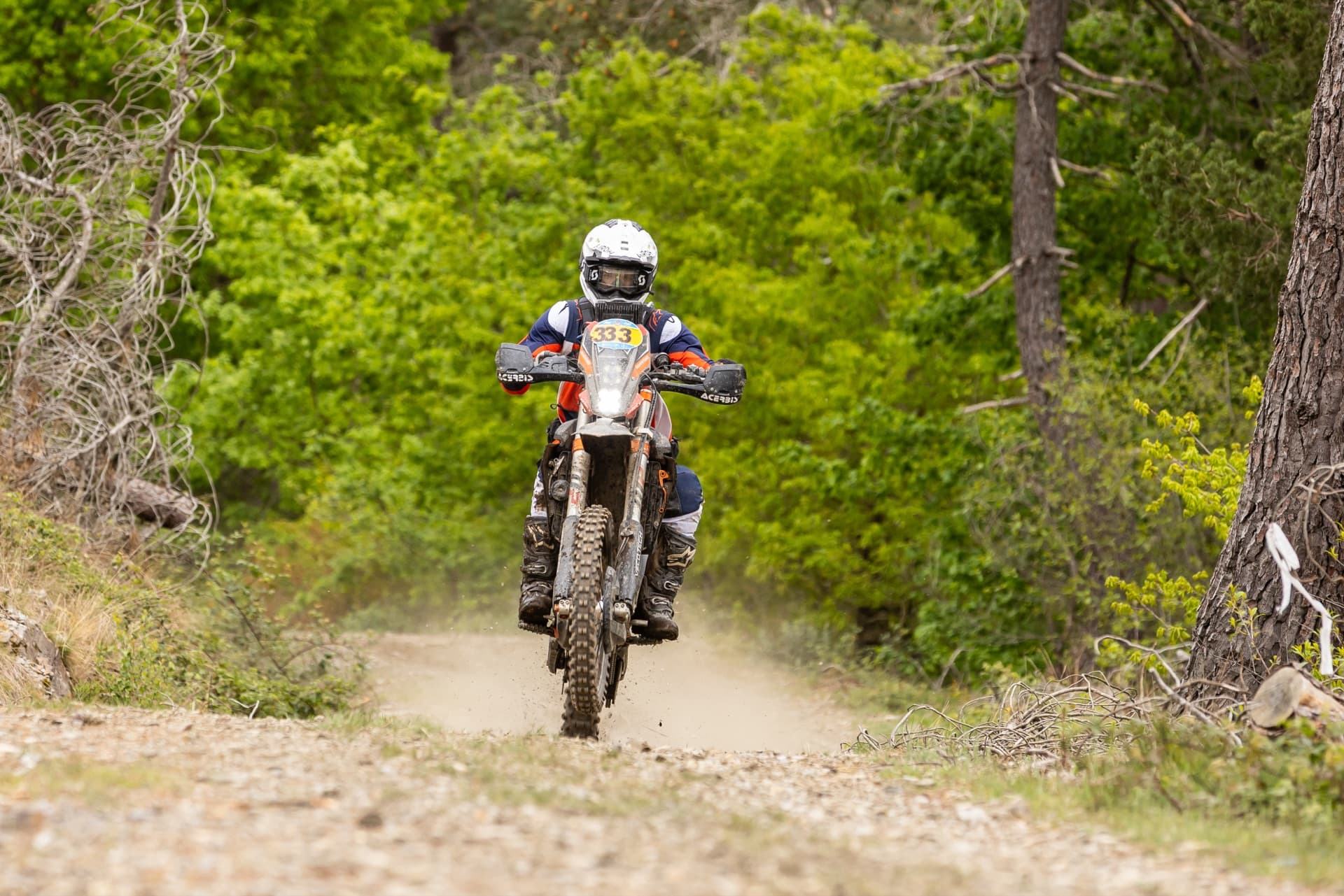 Enduro rally action — stage 3