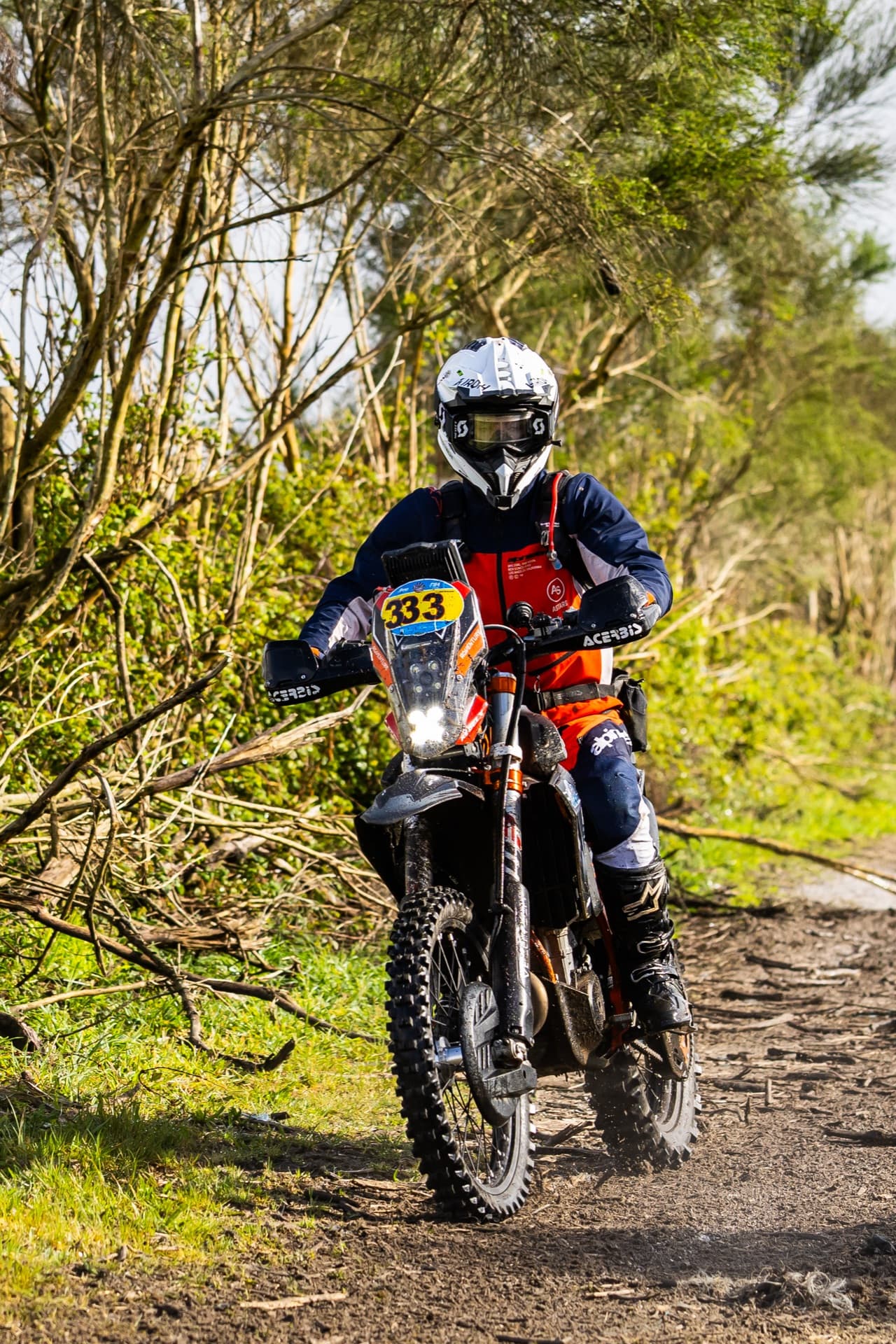 Enduro rally action — stage 4